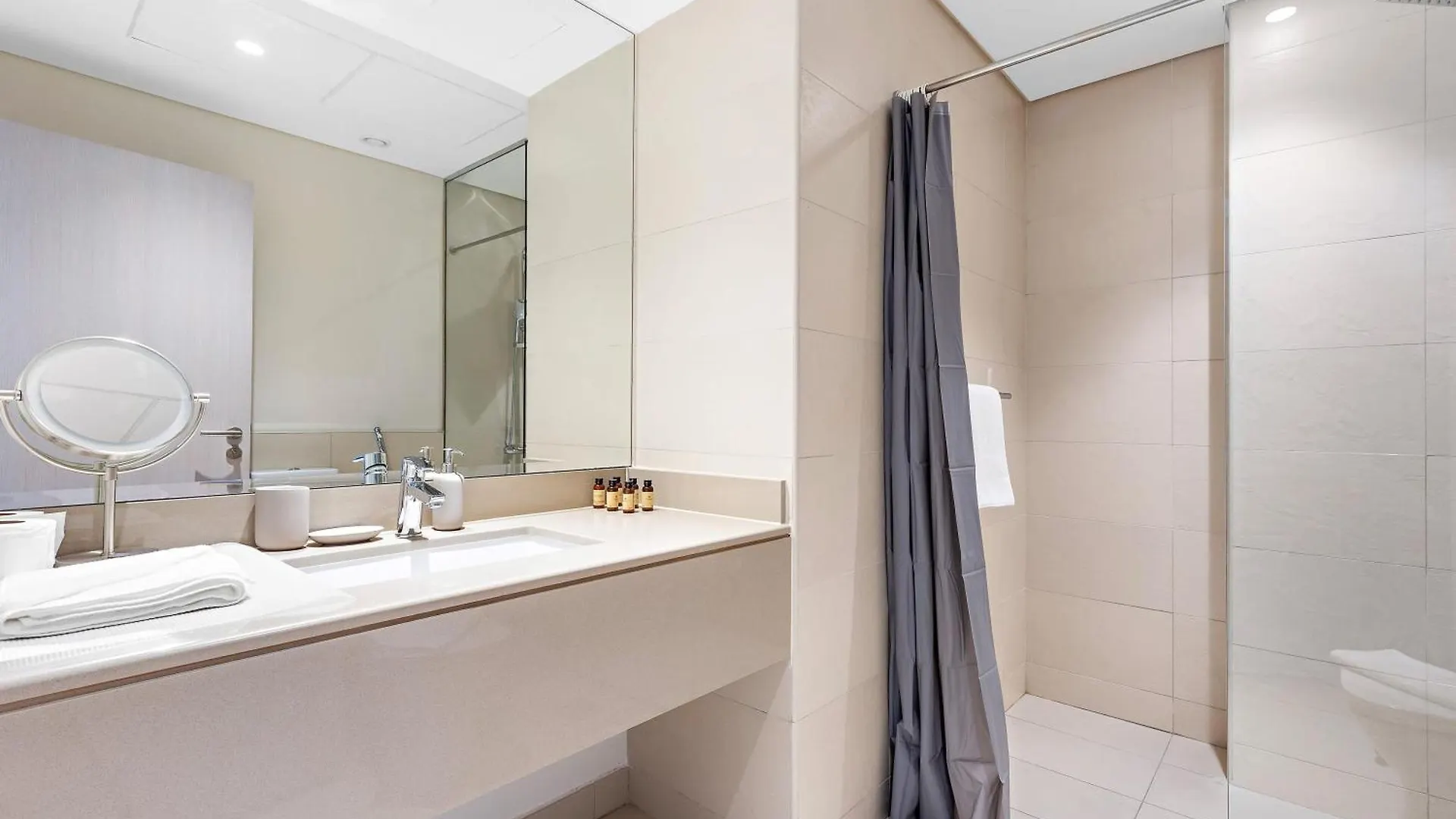 Silkhaus Chic 1Bdr With Canal View On Yas Island Abu Dhabi Appartement