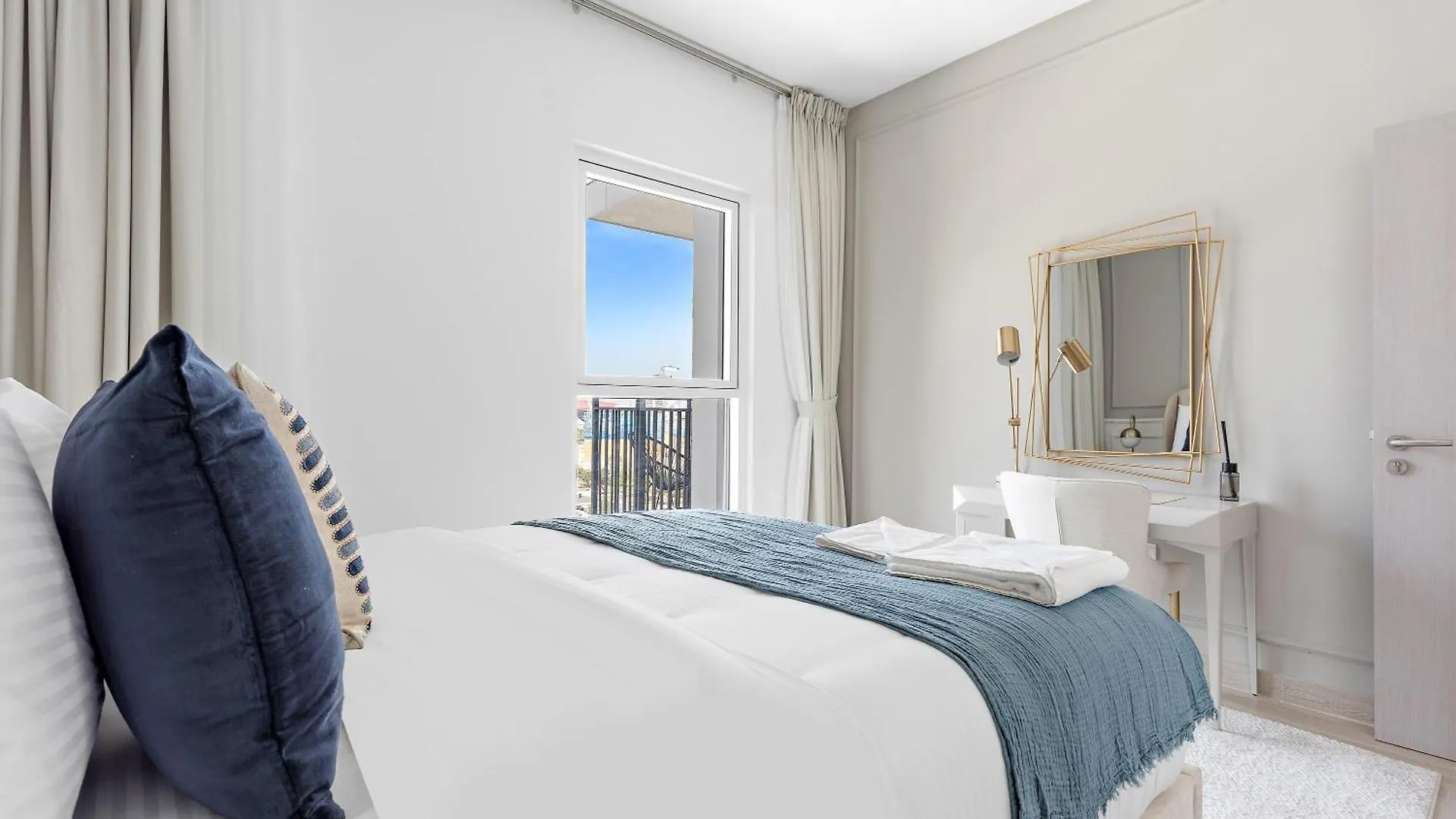 Apartment Silkhaus Chic 1Bdr With Canal View On Yas Island Abu Dhabi